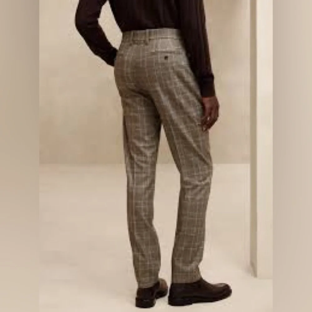 Banana Republic Straight Fit Wool Pants in Charcoal Plaid